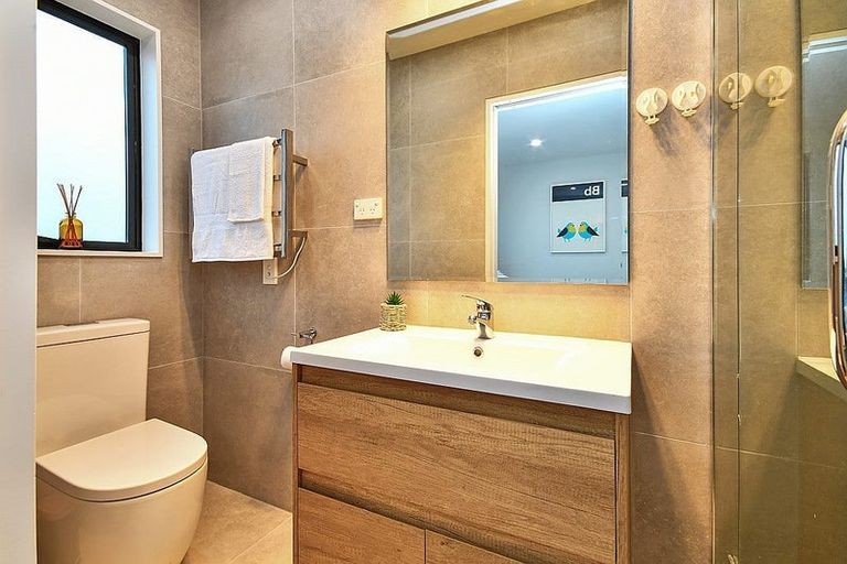 Photo of property in 69c Astley Avenue, New Lynn, Auckland, 0600