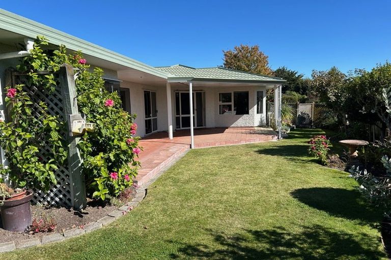 Photo of property in 11 Kingsgate Avenue, Havelock North, 4130
