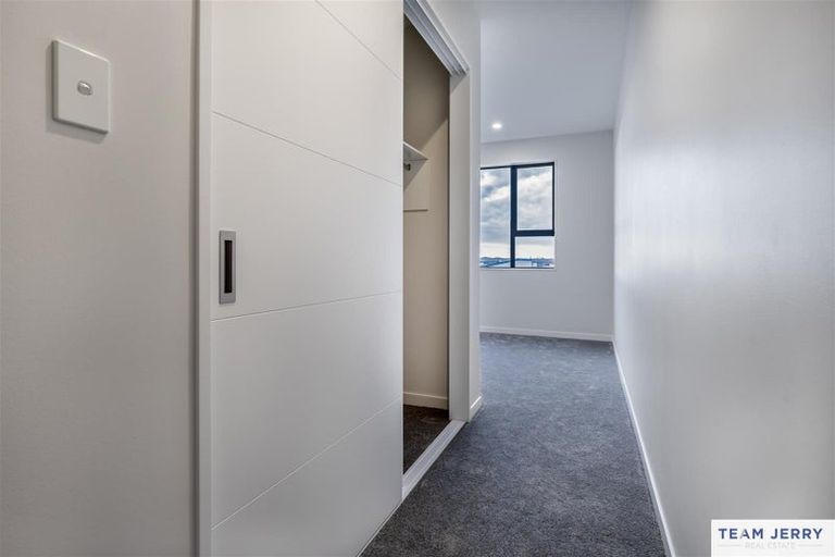 Photo of property in 31 Kuaha Road, Massey, Auckland, 0614