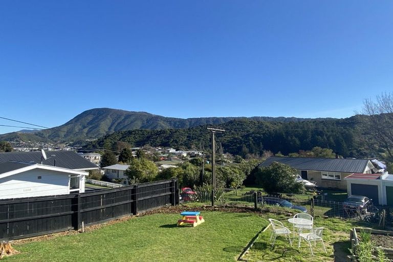 Photo of property in 75 Milton Terrace, Picton, 7220