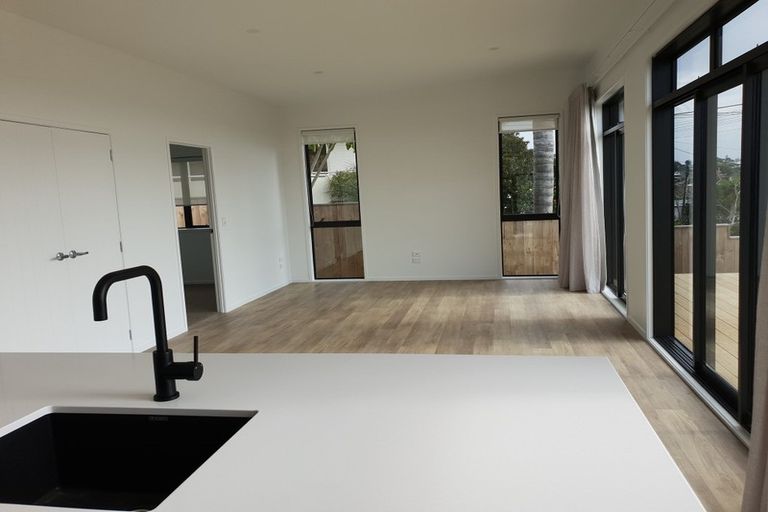 Photo of property in 19a Braemar Road, Rothesay Bay, Auckland, 0630