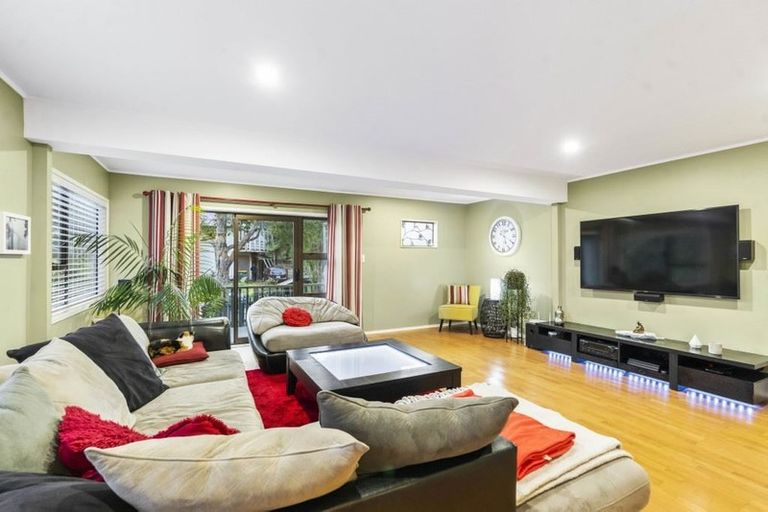 Photo of property in 68 Holyoake Place, Chatswood, Auckland, 0626
