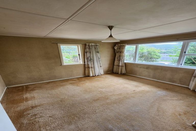 Photo of property in 49 Taylor Terrace, Tawa, Wellington, 5028