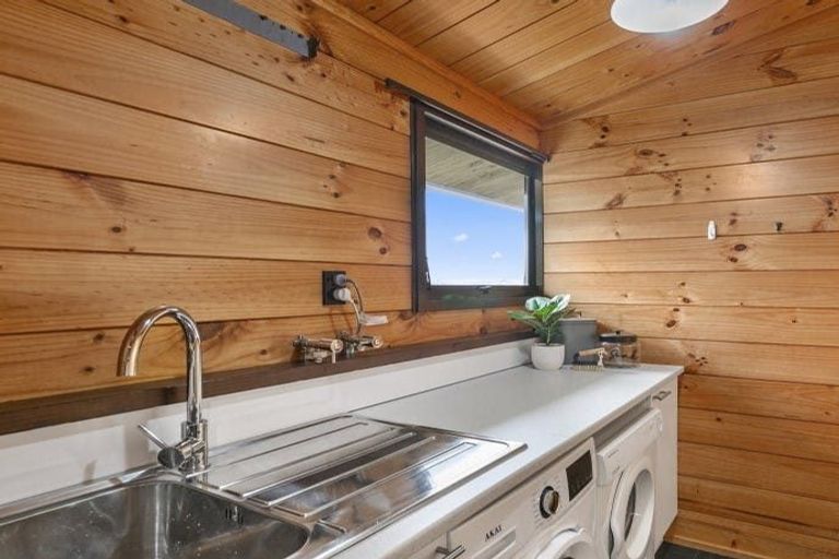 Photo of property in 87 Allington Road, Karori, Wellington, 6012