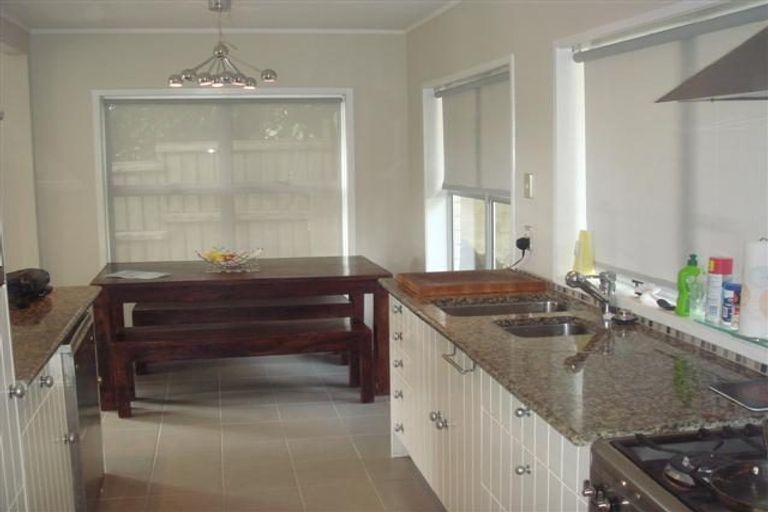 Photo of property in 1/236 Glamorgan Drive, Northcross, Auckland, 0630