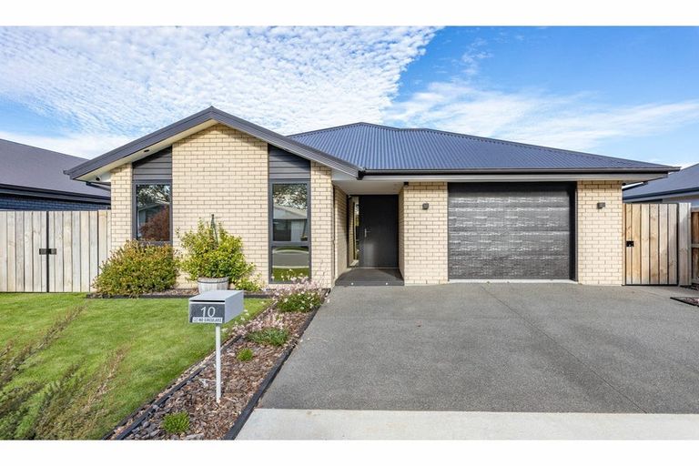 Photo of property in 10 Crossley Avenue, Woodend, 7610