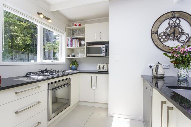 Photo of property in 28 Derwent Crescent, Titirangi, Auckland, 0604