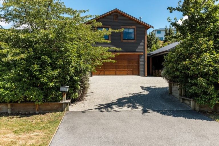 Photo of property in 32 Quill Street, Lake Hayes, Queenstown, 9304