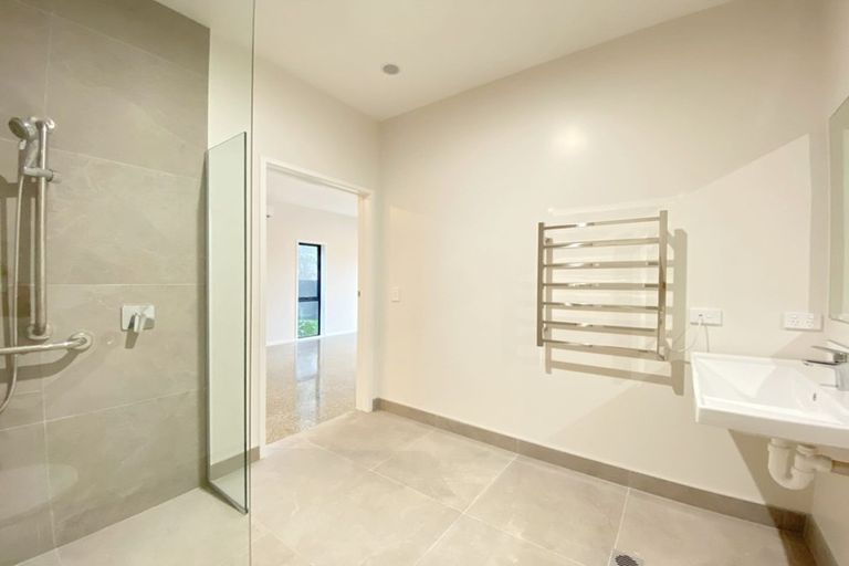 Photo of property in 5 Whakarato Way, Takanini, 2112