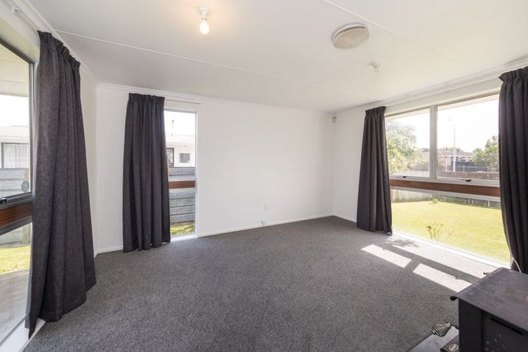Photo of property in 8 Robinson Crescent, Westbrook, Palmerston North, 4412