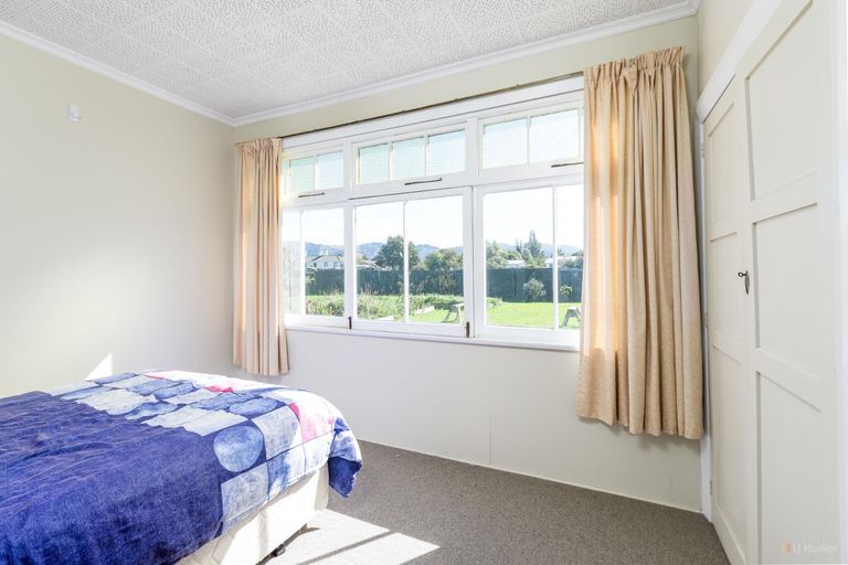 Photo of property in 1 Maude Street, Waimate, 7924