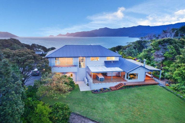 Photo of property in 145 Cornwallis Road, Cornwallis, Auckland, 0604