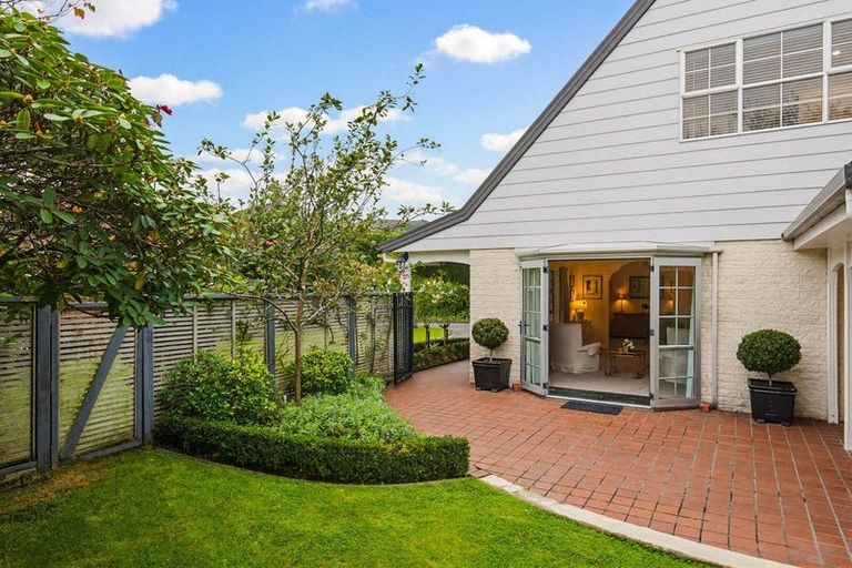 Photo of property in 5 Patterson Grove, Waikanae, 5036