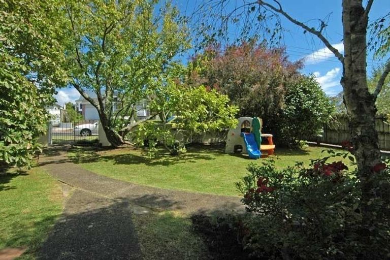 Photo of property in 2/72 Nile Road, Milford, Auckland, 0620