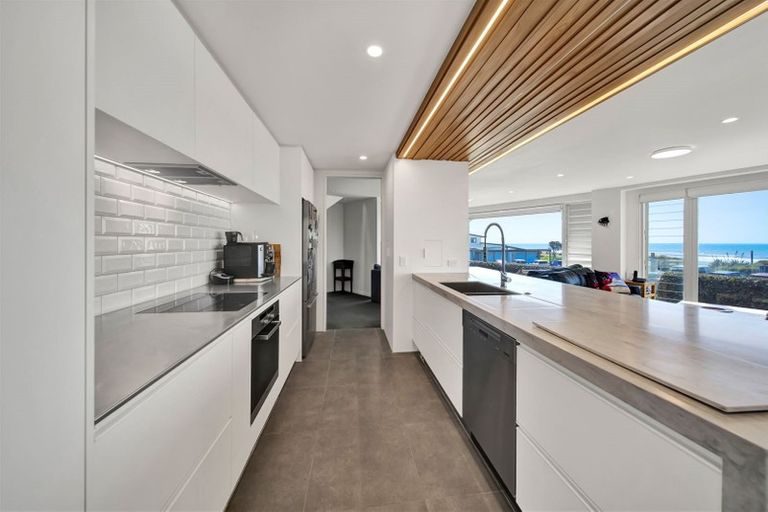 Photo of property in Weekeston Apartments, 2 Nobs Line, Strandon, New Plymouth, 4312