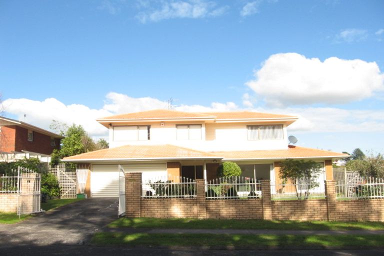 Photo of property in 16 Oliver Twist Avenue, Mellons Bay, Auckland, 2014