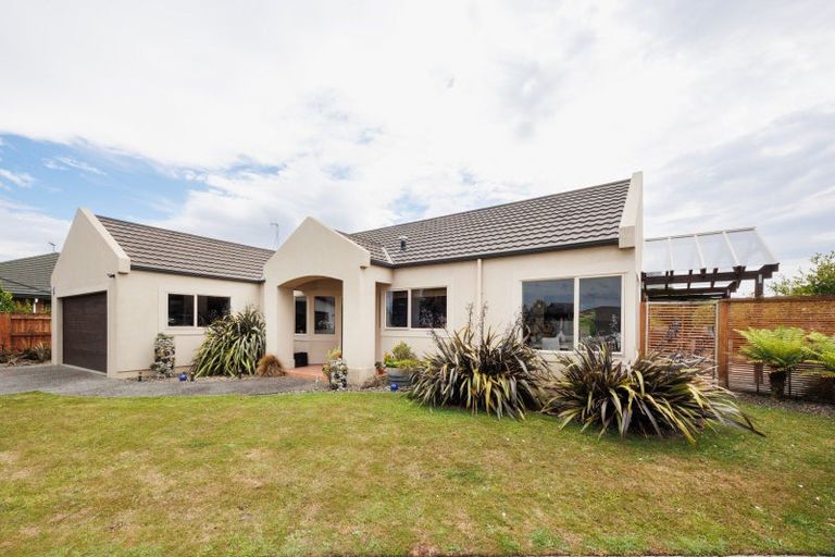 Photo of property in 19 Rothesay Place, Highbury, Palmerston North, 4412