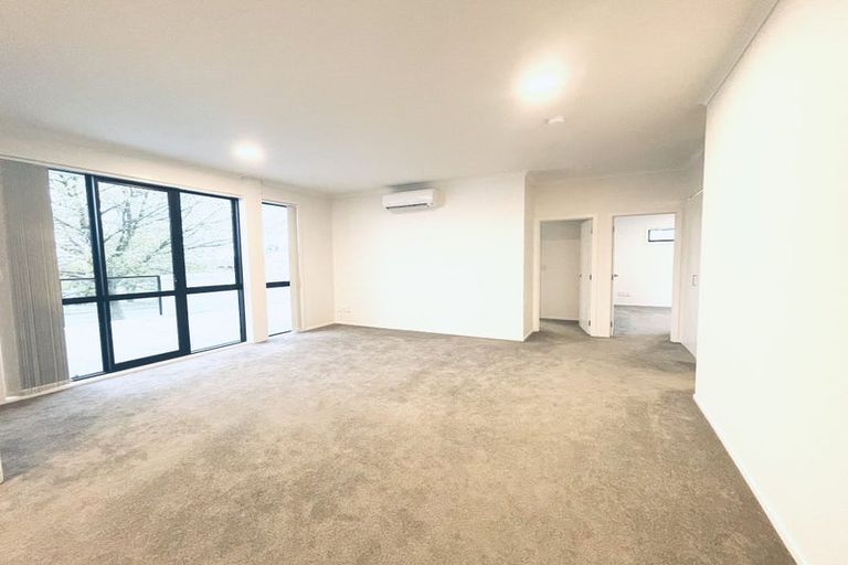 Photo of property in 1/130 Stancombe Road, Flat Bush, Auckland, 2016