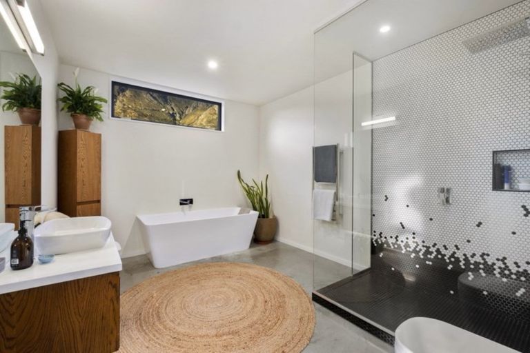 Photo of property in 10 Double Cone Road, Jacks Point, Queenstown, 9371