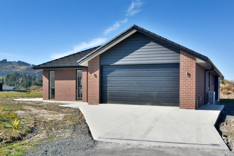 Photo of property in 43 Awa Toru Drive, Fairfield, Dunedin, 9018
