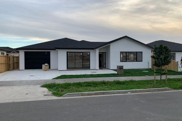 Photo of property in 32 Koroheke Road, Takanini, 2110