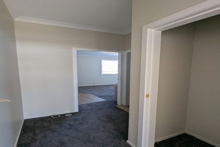 Photo of property in 2/19 Collins Avenue, Tawa, Wellington, 5028