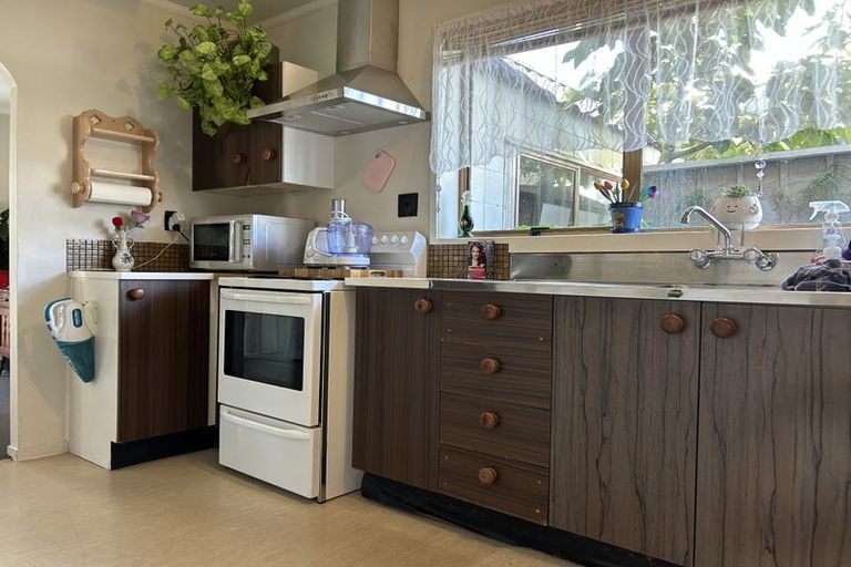 Photo of property in 1/39 Clevedon Road, Papakura, 2110