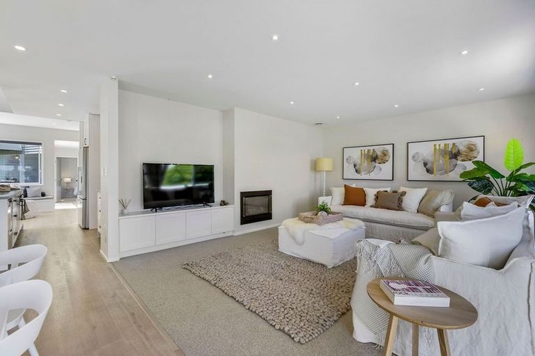 Photo of property in 69 De Luen Avenue, Tindalls Beach, Whangaparaoa, 0930