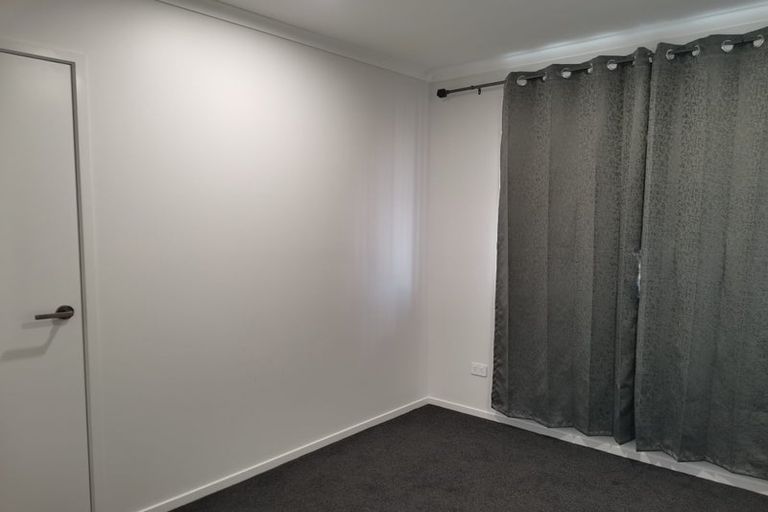 Photo of property in 12 Te Taniwha Road, One Tree Point, 0118