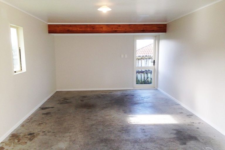 Photo of property in 17 Cretian Crescent, Henderson, Auckland, 0612