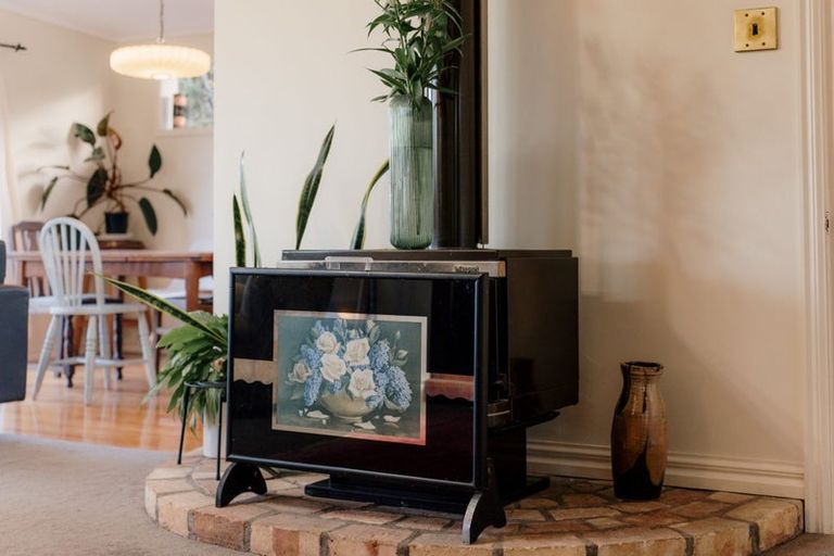 Photo of property in 23 Pohutukawa Avenue, Shelly Park, Auckland, 2014