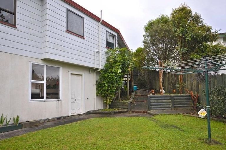 Photo of property in 1/52 Guadeloupe Crescent, Grenada Village, Wellington, 6037