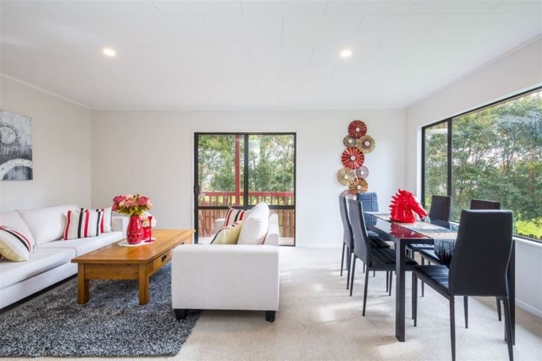 Photo of property in 12 Wren Place, Unsworth Heights, Auckland, 0632