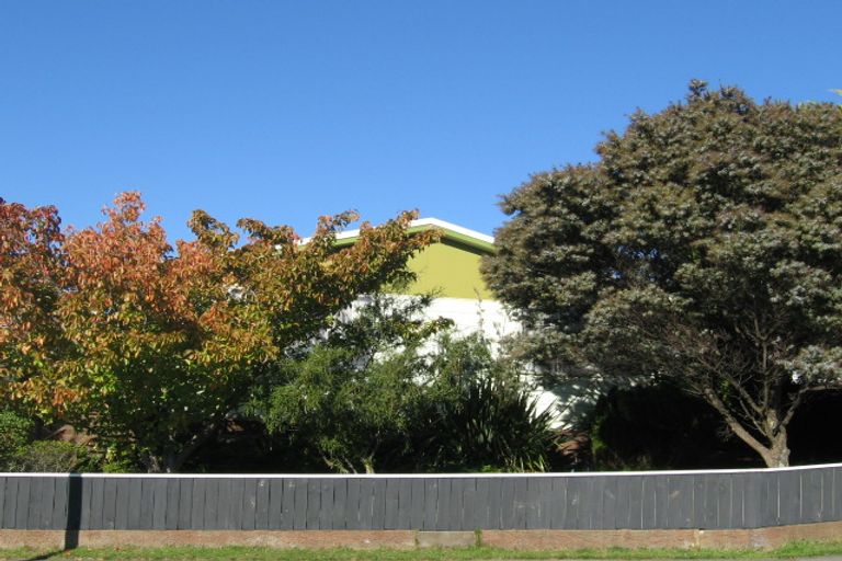 Photo of property in 28 Clapham Grove, Stokes Valley, Lower Hutt, 5019