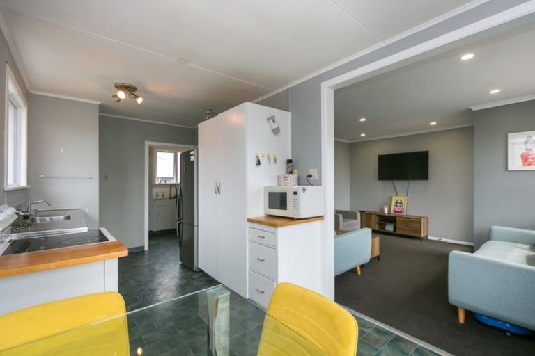 Photo of property in 12 Karaka Street, Merrilands, New Plymouth, 4312