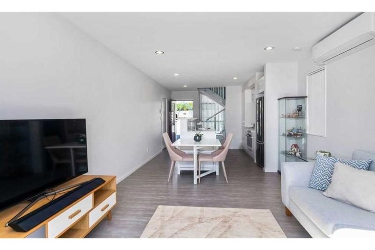 Photo of property in 50 Makamaka Lane, Albany Heights, Auckland, 0632