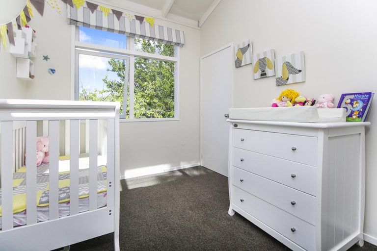 Photo of property in 28 Derwent Crescent, Titirangi, Auckland, 0604