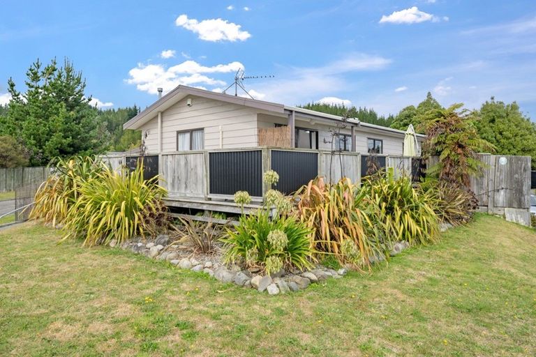 Photo of property in 46 Norana Road, Timberlea, Upper Hutt, 5018