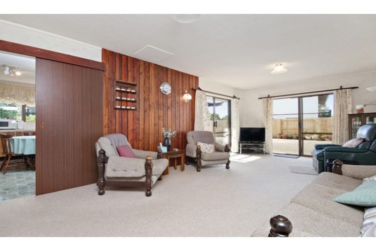 Photo of property in 3 Heron Place, Waiuku, 2123