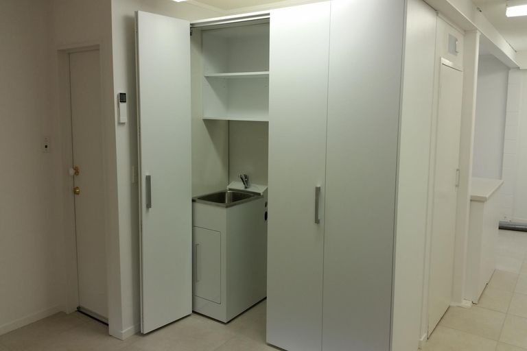 Photo of property in 23 Elsted Place, Goodwood Heights, Auckland, 2105