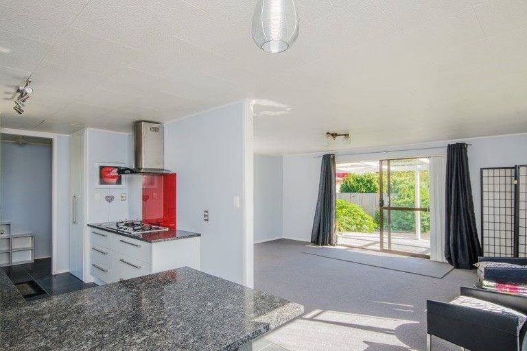 Photo of property in 2/170 Old Wairoa Road, Papakura, 2110
