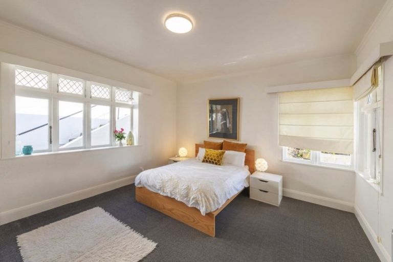 Photo of property in 37 The Crescent, Roseneath, Wellington, 6011