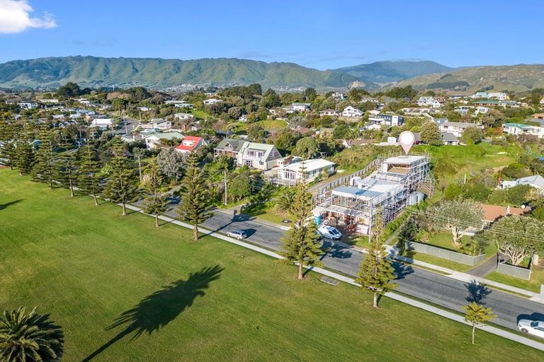 Photo of property in 20a Queens Road, Waikanae Beach, Waikanae, 5036