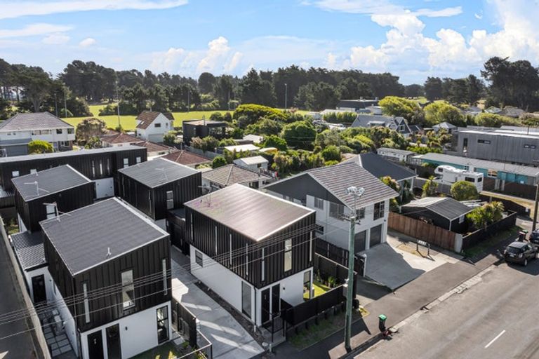 Photo of property in 163a Marine Parade, New Brighton, Christchurch, 8083