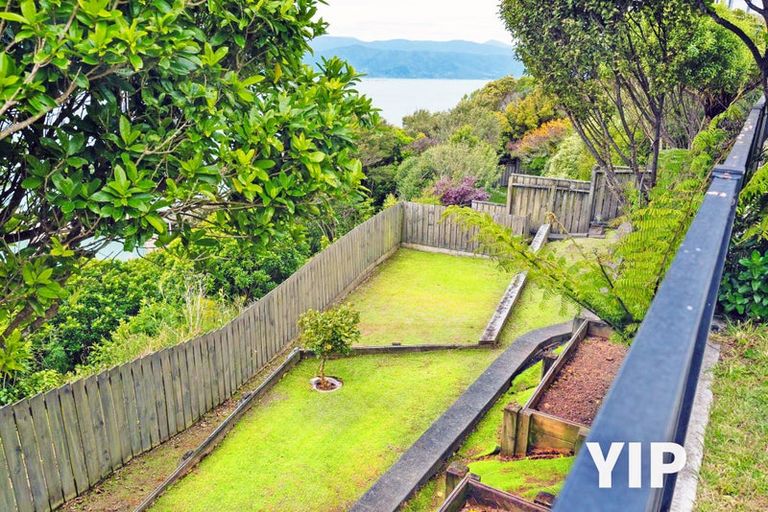 Photo of property in 5 Bennett Grove, Newlands, Wellington, 6037