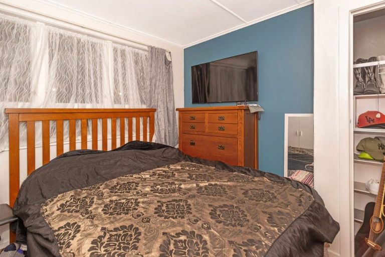Photo of property in 35 Monkhouse Street, Tolaga Bay, 4077