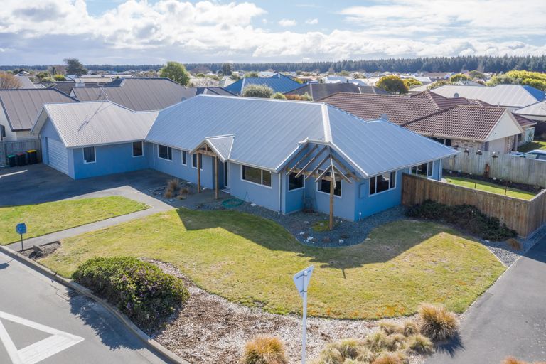 Photo of property in 2 Evergreen Place, Parklands, Christchurch, 8083