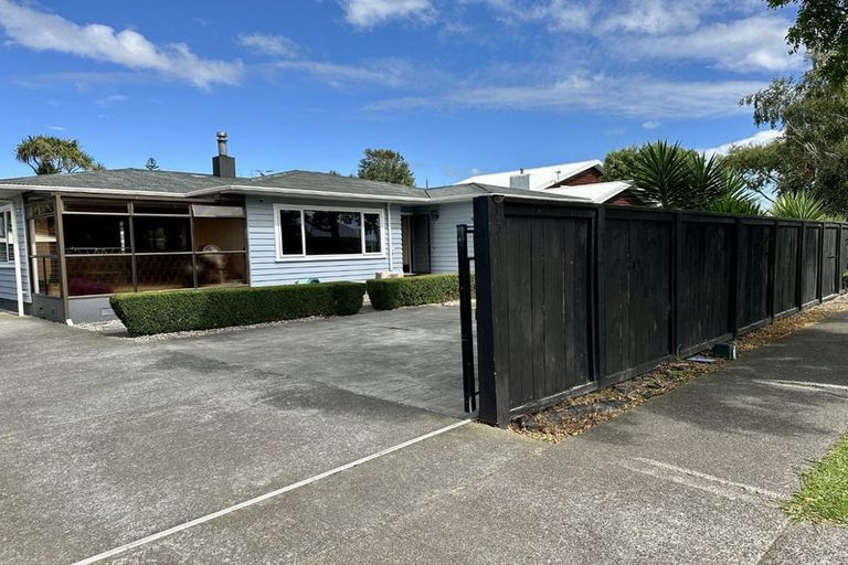Photo of property in 12 Park Road, West End, Palmerston North, 4412