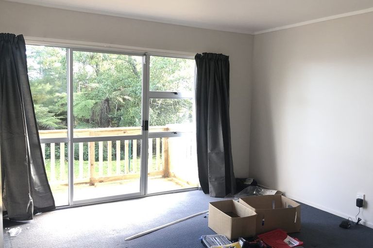 Photo of property in 2/25 Edgware Road, West Harbour, Auckland, 0618
