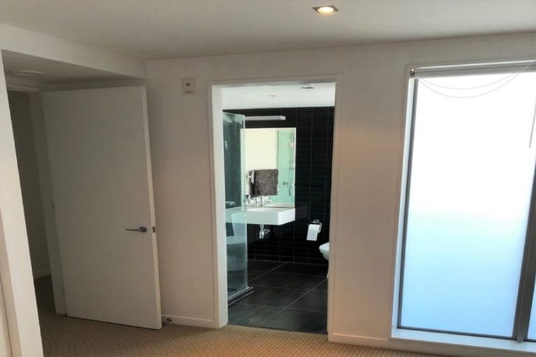 Photo of property in Portal Apartments, 1a/42 Cable Street, Te Aro, Wellington, 6011